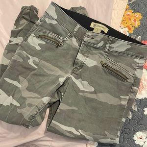 Camo skinny jeans